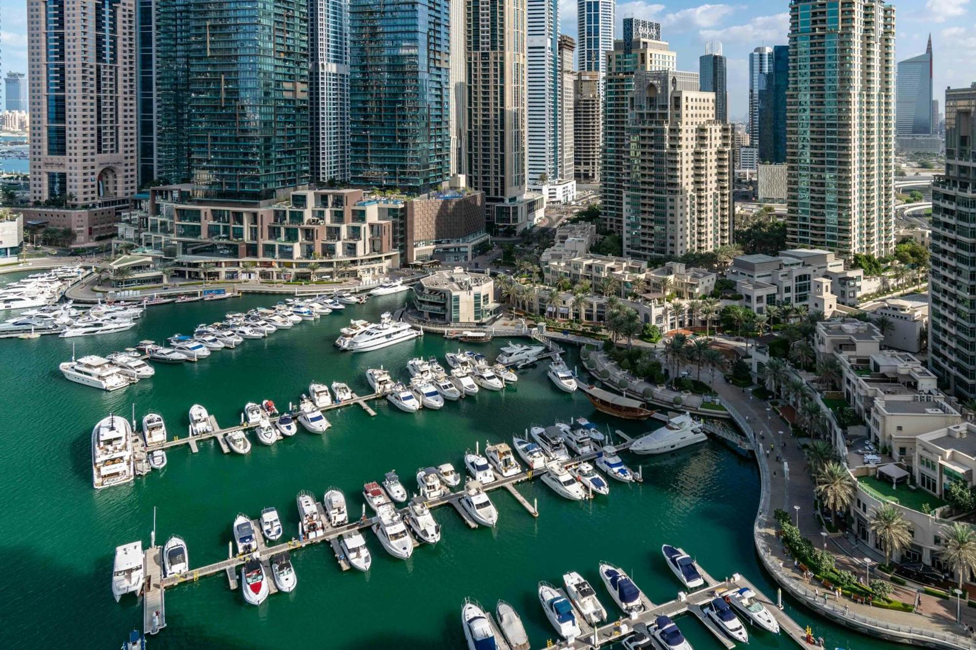 Massive Luxxo Family & Friends House With Terraces, Private Parking, Pool & Quick Access To Mall Villa Dubai