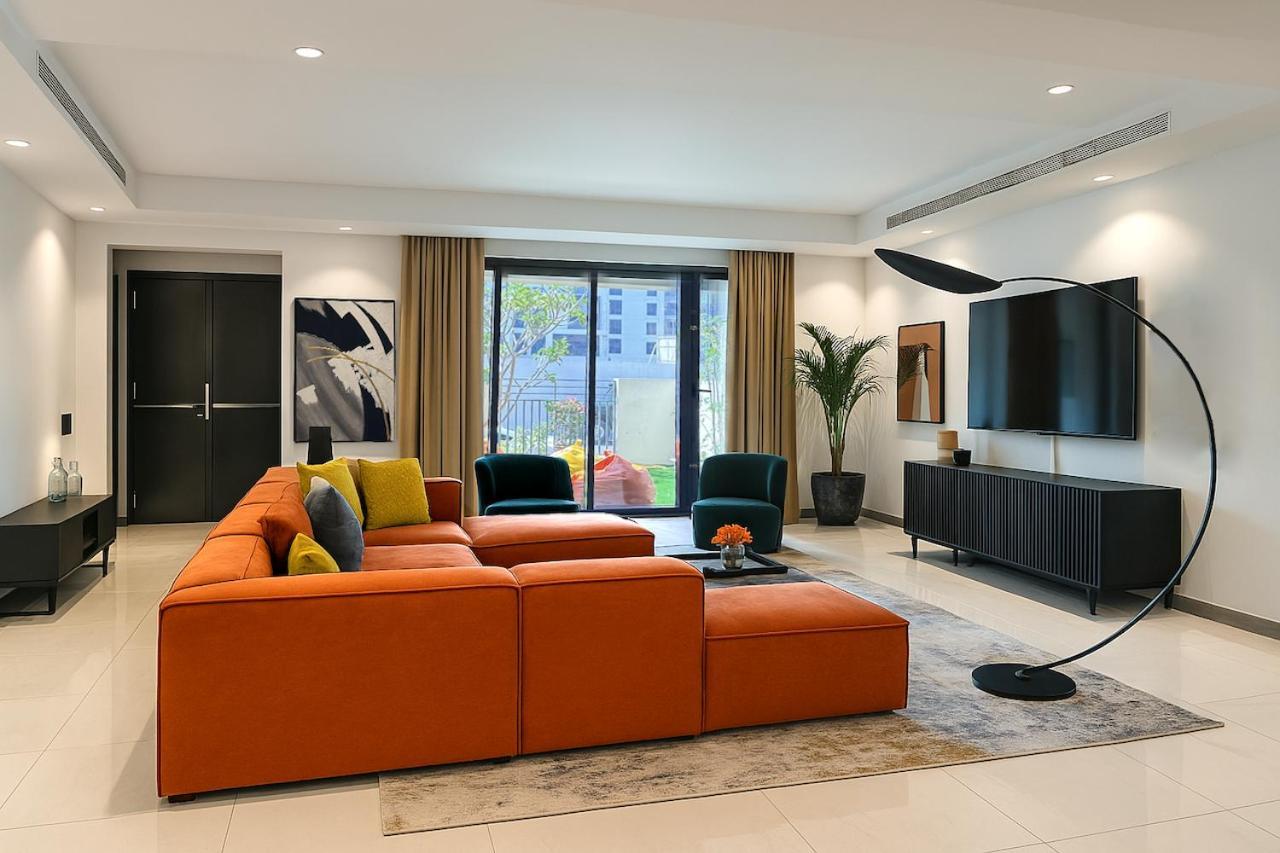 Villa Massive Luxxo Family & Friends House With Terraces, Private Parking, Pool & Quick Access To Mall Dubai