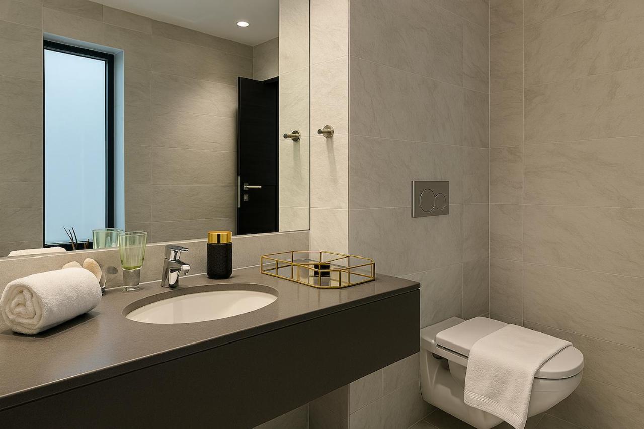 Massive Luxxo Family & Friends House With Terraces, Private Parking, Pool & Quick Access To Mall Villa Dubai