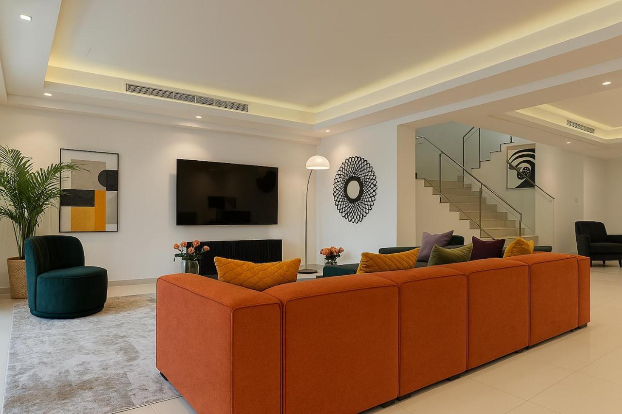 Massive Luxxo Family & Friends House With Terraces, Private Parking, Pool & Quick Access To Mall Villa Dubai