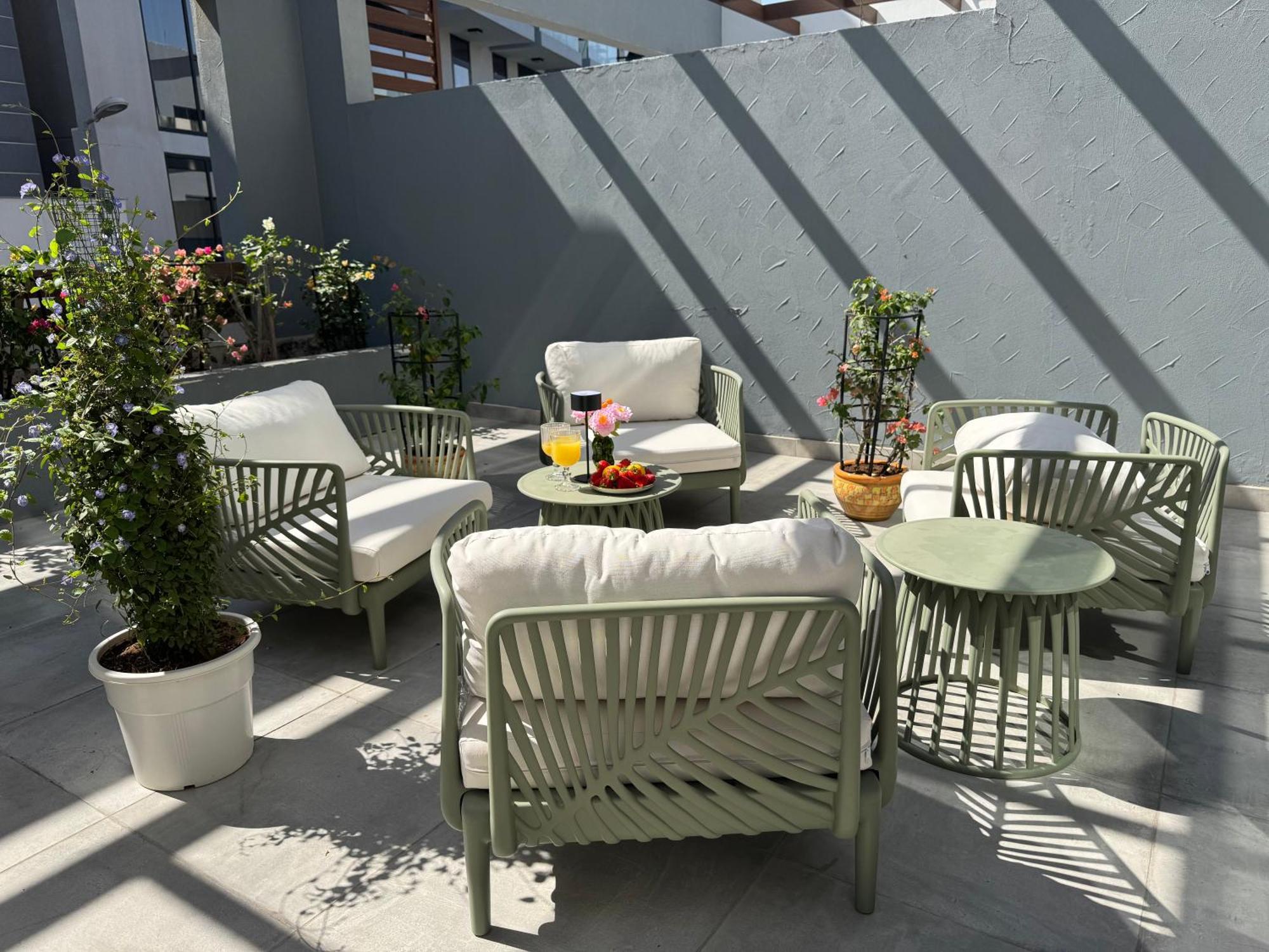 Villa Massive Luxxo Family & Friends House With Terraces, Private Parking, Pool & Quick Access To Mall Dubai