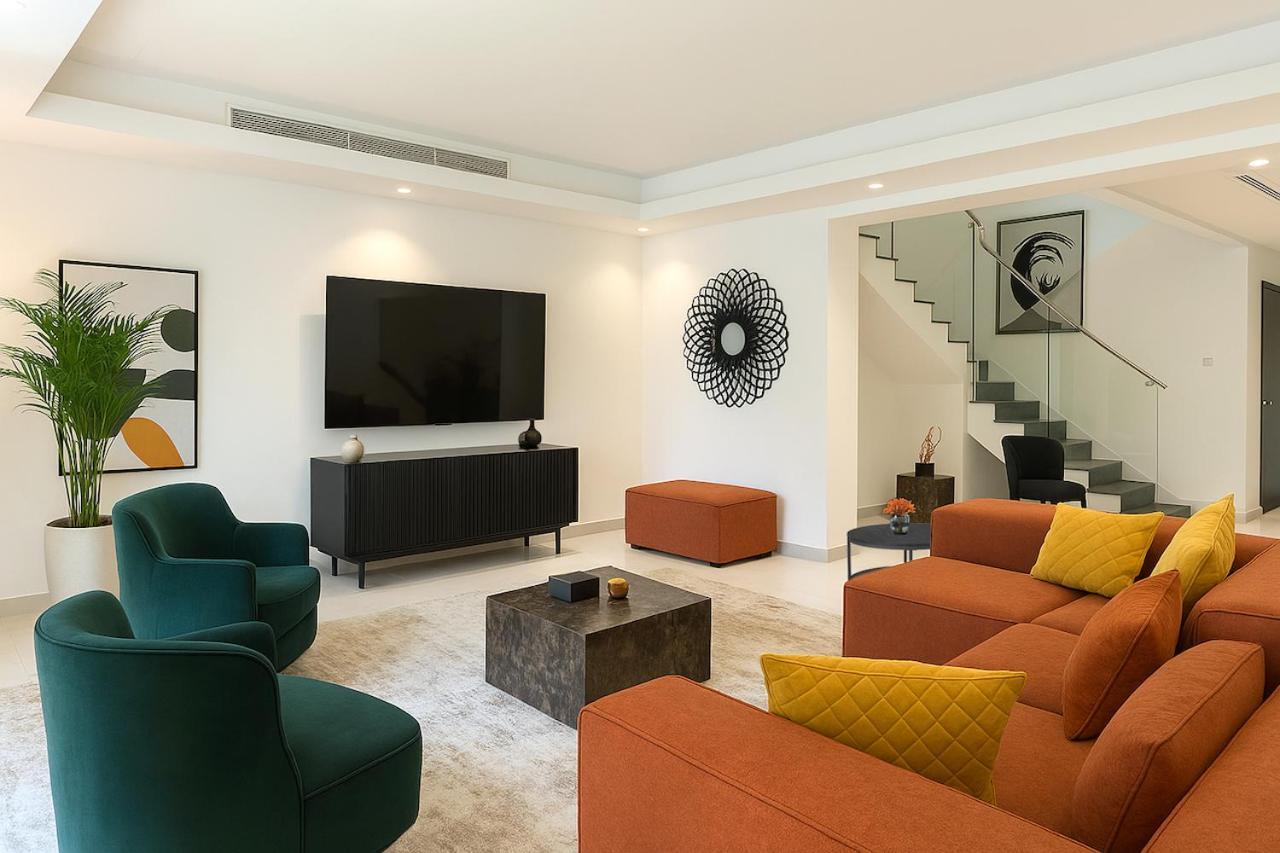 Massive Luxxo Family & Friends House With Terraces, Private Parking, Pool & Quick Access To Mall Villa Dubai