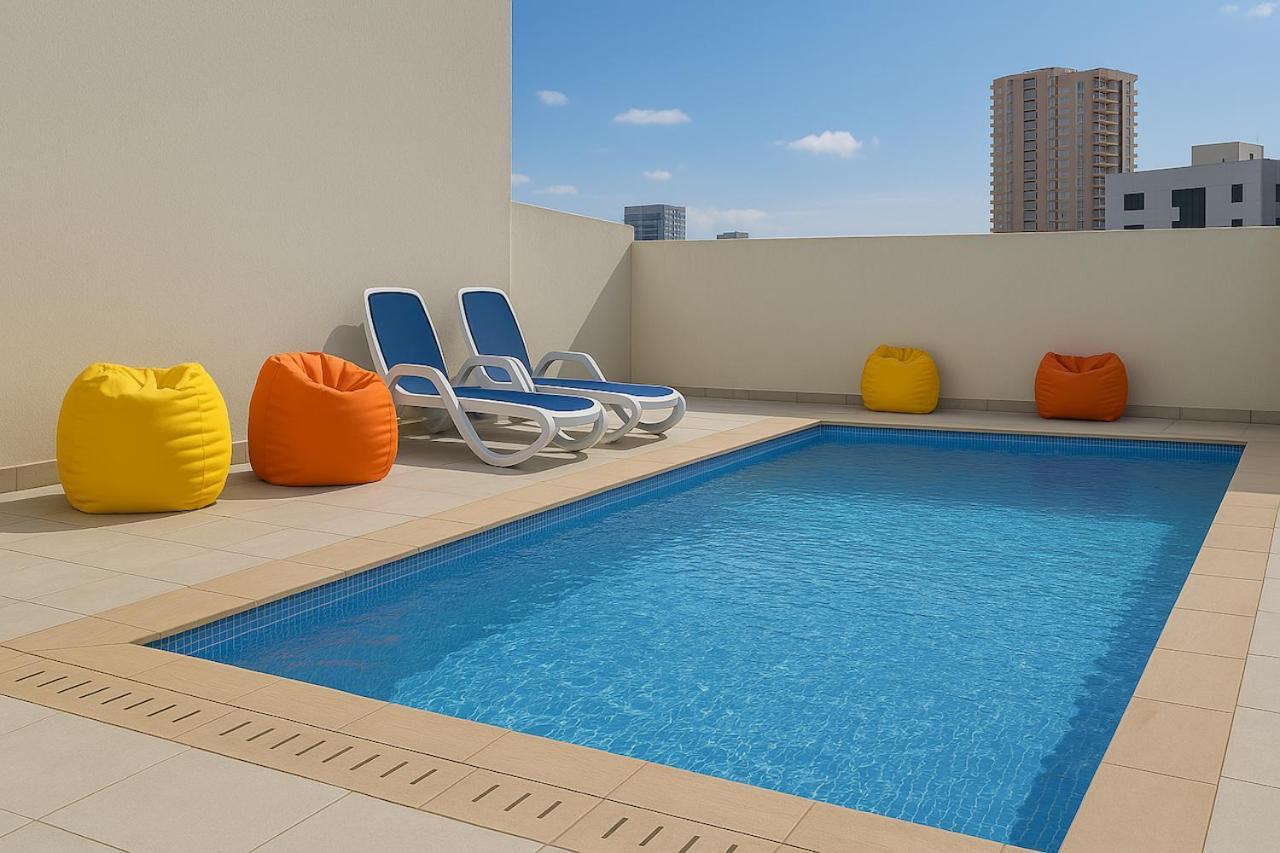 Massive Luxxo Family & Friends House With Terraces, Private Parking, Pool & Quick Access To Mall Villa